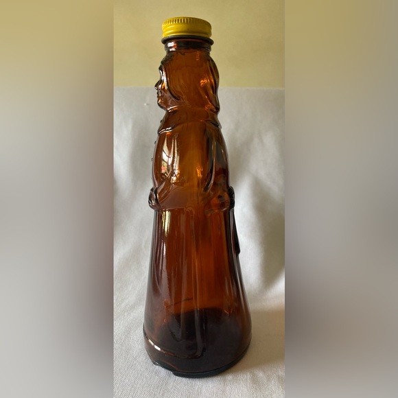 Vintage Mrs Butterworth Syrup Amber Glass Bottle with Yellow Metal Cap 1971 - Picture 4 of 7